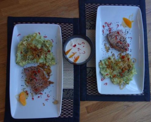 Thunfischsteaks mit Wasabi-Brokkoli-Kartoffelpüree und Orangen-Ingwer-Sauce